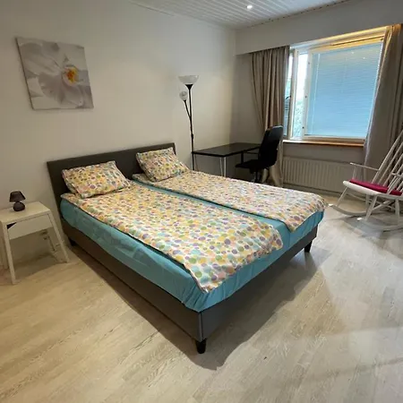 Helsinki, Private Free Parking, Super Easy To Centre And Airport 아파트 *