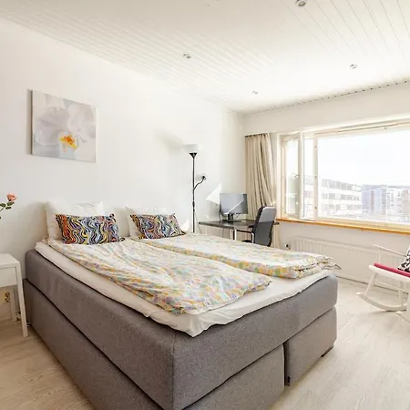In And Super Easy To Airport And Center And A Private Free Parking Apartamento Helsinki