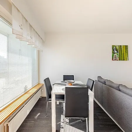 דירה In And Super Easy To Airport And Center And A Private Free Parking