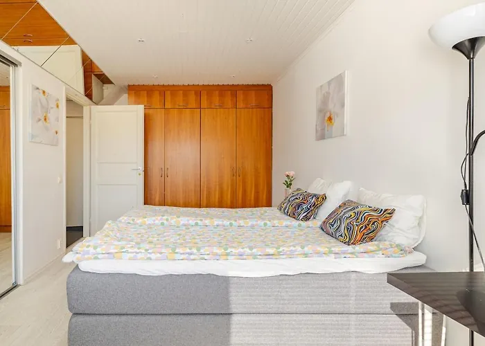 Helsinki, Private Free Parking, Super Easy To Centre And Airport *