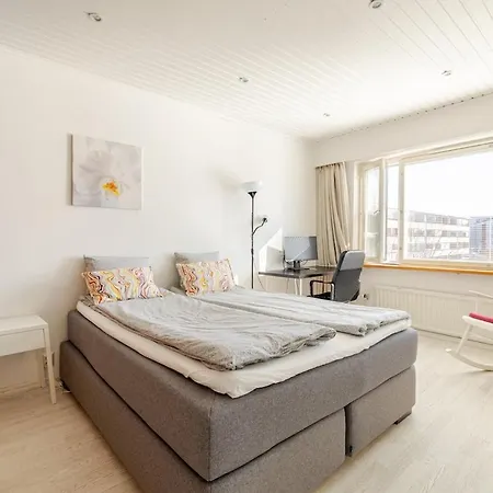 Helsinki, Private Free Parking, Super Easy To Centre And Airport